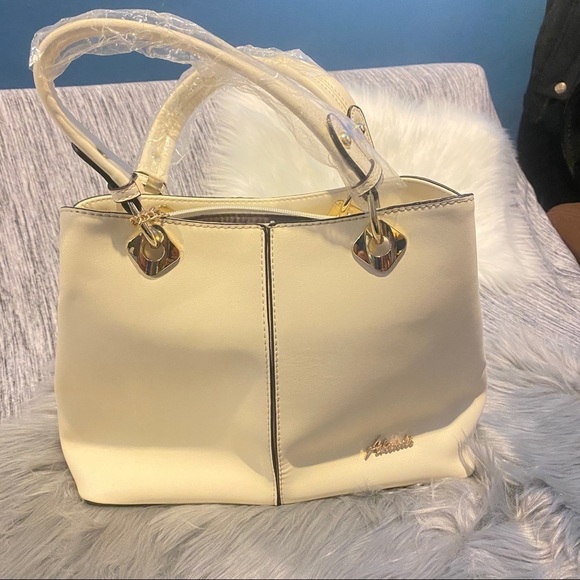 Handbags - NWT👜 ALANDI HANDBAG